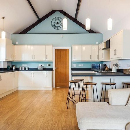 The Beach House - Fully Refurbed March 2024 Oystermouth Buitenkant foto